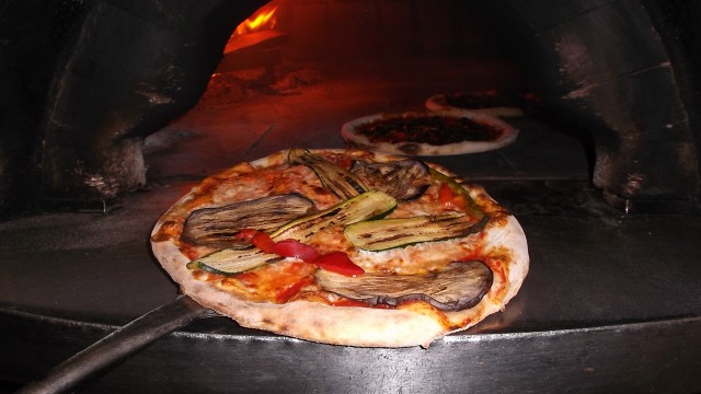 Ristorante Pizzeria La Grotta Azzurra Pizza con le melanzane