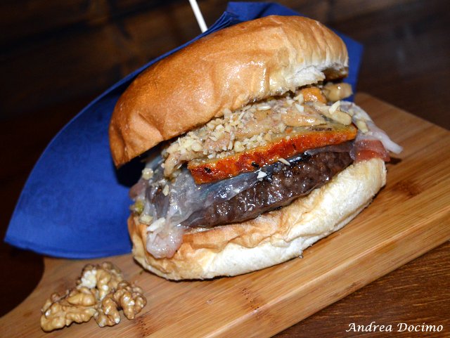 Sturgis Beerhouse a Brusciano. Il panino Alexxio