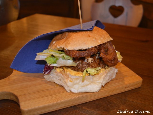 Sturgis Beerhouse a Brusciano. Il panino Anti-Giacomo