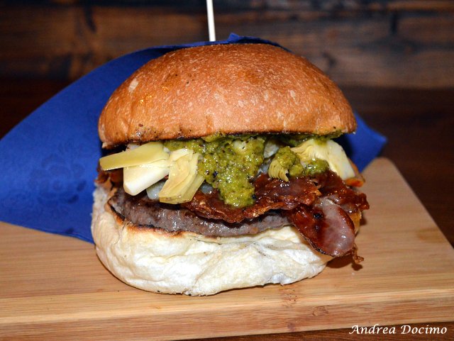 Sturgis Beerhouse a Brusciano. Il panino Gonlhum