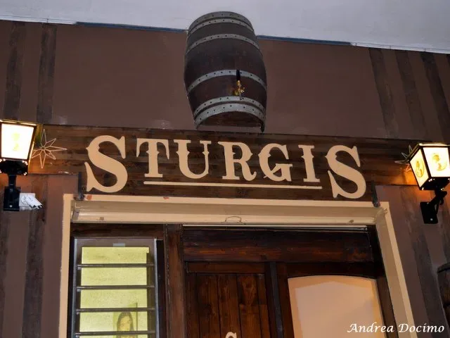 Sturgis Beerhouse a Brusciano. L'entrata del locale
