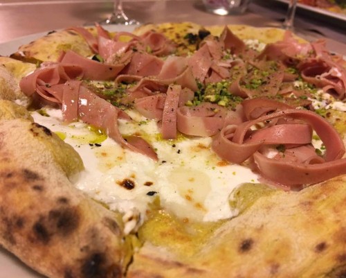 Curcuma con fior di latte, ricotta di fuscella, mortadella e pistacchio di Bronte