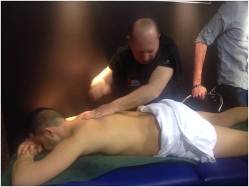 il Prof. Serra durante l'esecuzione del Dream Massage