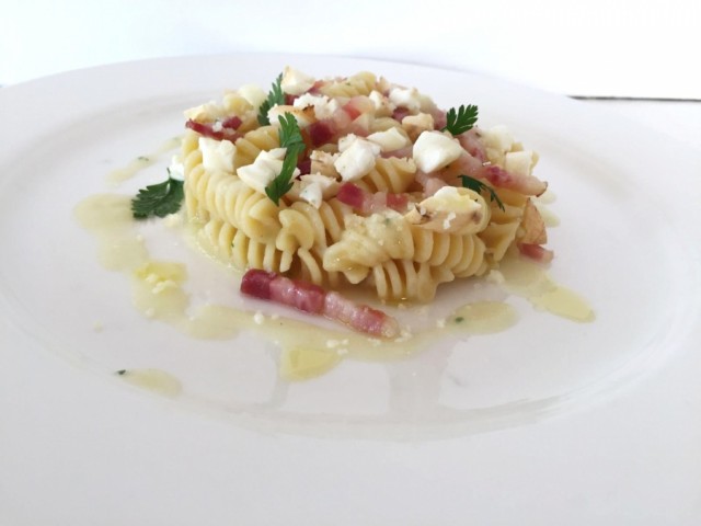 Fusilli con pancetta, patata e scamorza affumicata