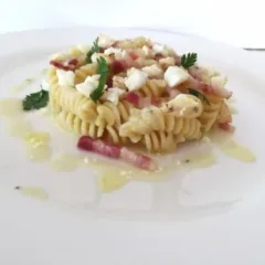 Fusilli con pancetta, patata e scamorza affumicata