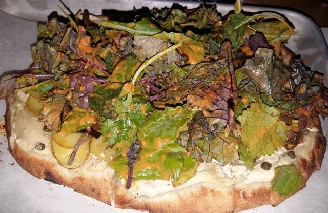 crema di mandorle, patate, funghi shitake, formaggio vegetale ed erbe amare