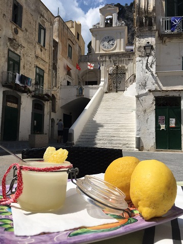 LA RISACCA- La granita al limone nel piccolo borgo di Atrani