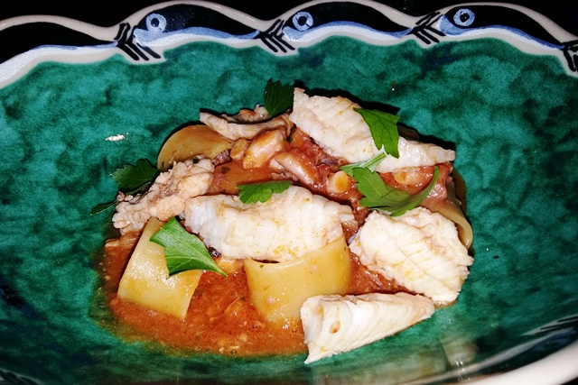 Mezzi paccheri con zuppa di pesce