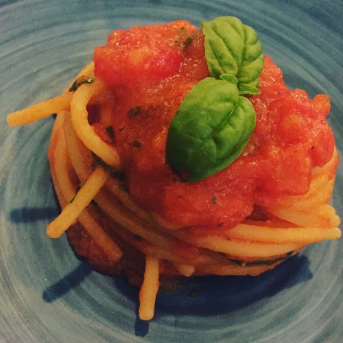 Bikini, spaghetti al pomodoro