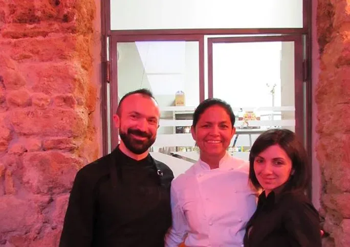 Adele ed Eliseo con la chef Beltran al centro