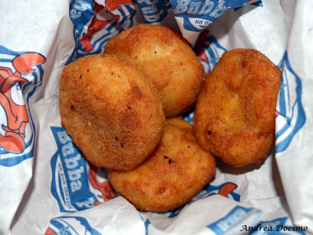 Bubba Pub a Pozzuoli. Le Fish Rice Balls