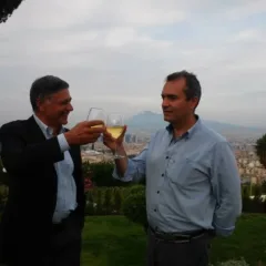 Il brindisi inaugurale con il sindaco De Magistris