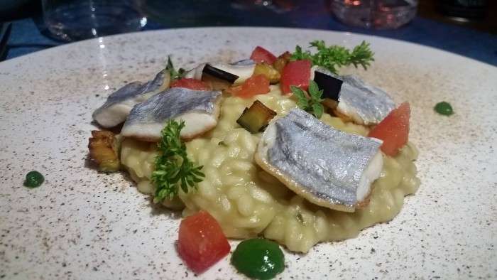 M'AMA, Risotto come se fosse parmigiana di melanzane con pesce bandiera