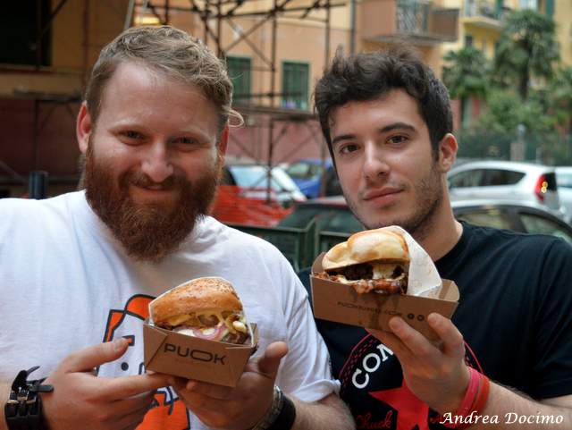 PUOK Burger Store al Vomero. Da sinistra, Egidio Cerrone ed Andrea Docimo
