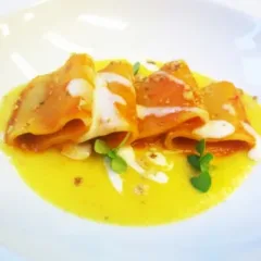 Mezzo Pacchero di Gragnano, pomodorini del piennolo, acciughe di Cetara, noci e caciocavallo di Castelfranco in Miscano