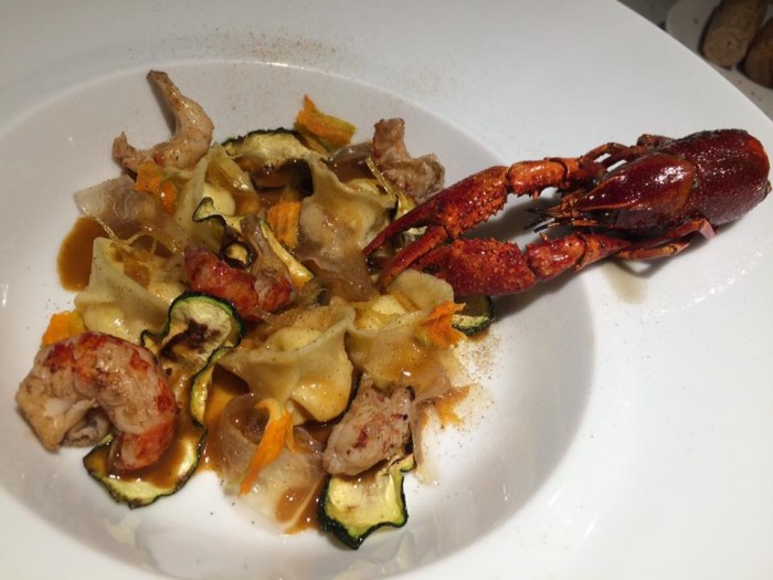 Locanda Severino, ravioli di ricotta liquida al limone, gamberi di fiume, zucchine e capperi