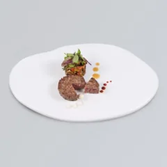 Hamburger di manzo con caponatina siciliana