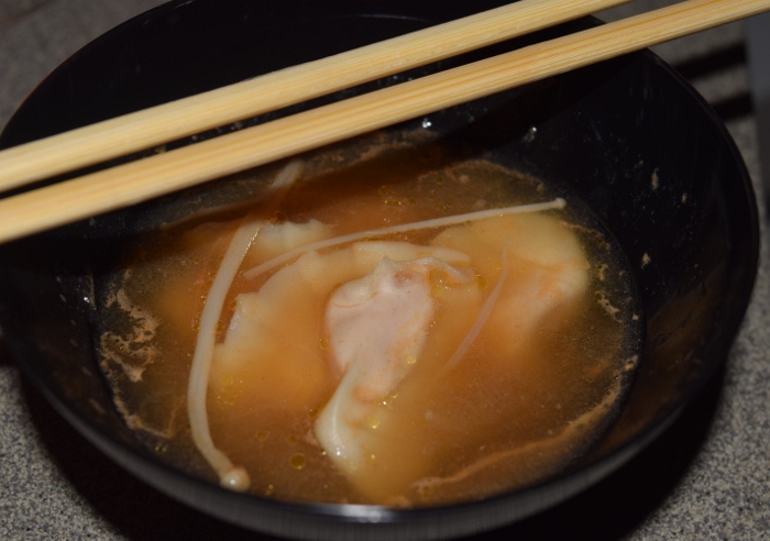 Japanapoli, Ravioli di gamberi e mortadella in brodo vegetale