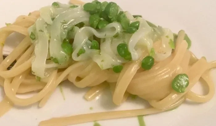 Linguina seppia e piselli