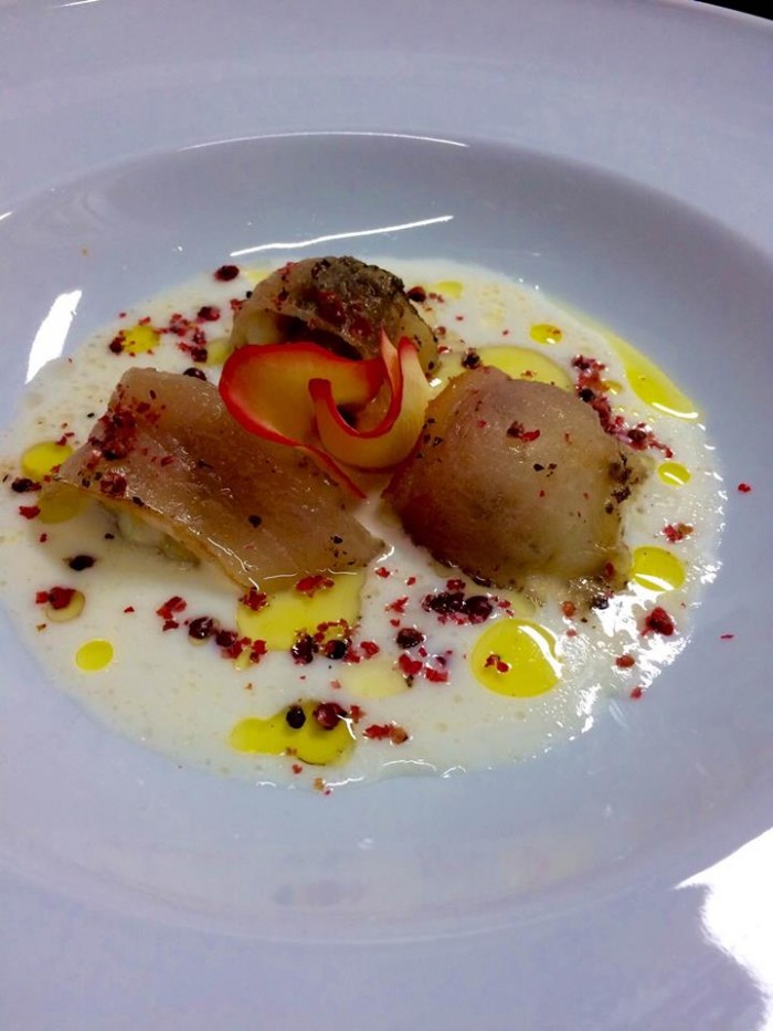 MAESTRO DEL GUSTO - Capasanta scottata in lardo di colonnata su salsa di cocco e pepe rosa