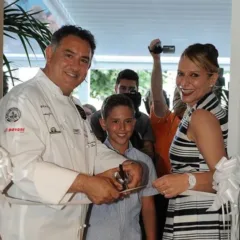 SAL DE RISO, Il taglio del nastro, Salvatore ed Anna con il figlio Antonio