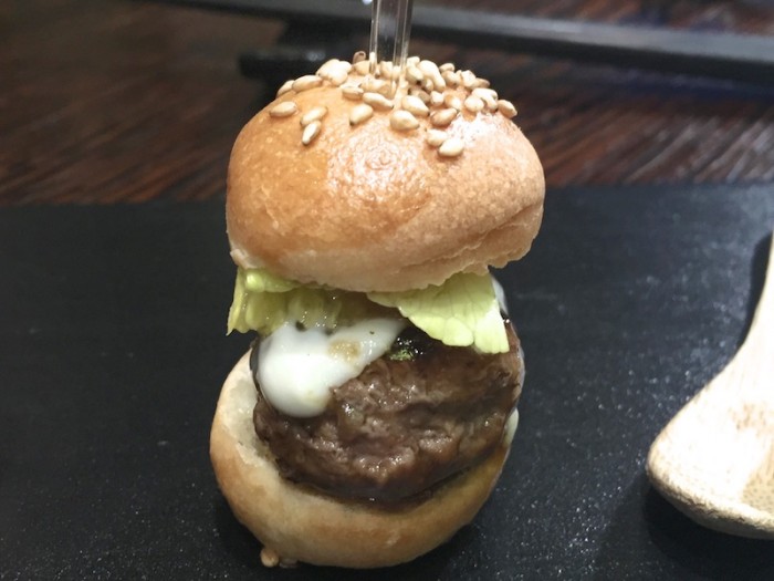 Sushi B, Aperitivo Mini hamburger di Angus, salsa Teriyaki
