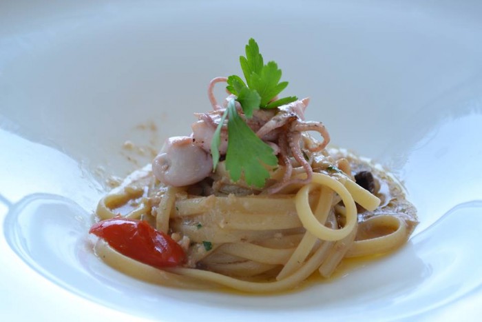 TORRE NORMANNA - Linguina con olive verdi, datterino, moscardini e nocciole di Giffoni