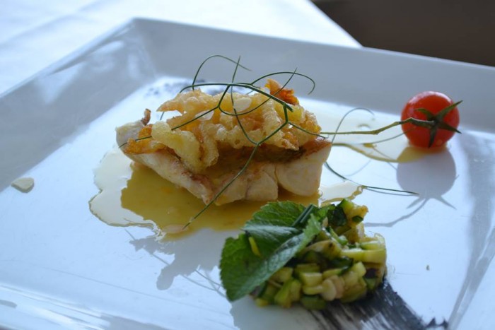 TORRE NORMANNA - Pezzogna agli agrumi e fiori di zucca con insalatina di zucchine e mandorle