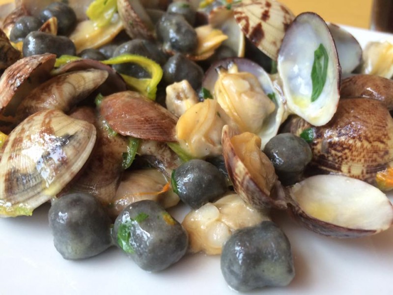 Osteria Bonelli, gnocchetti al nero con vongole