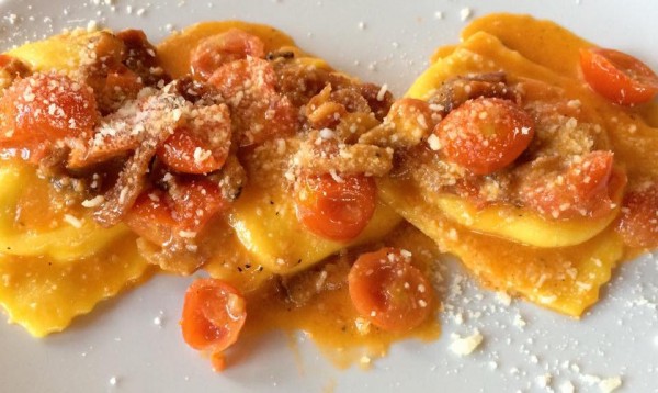 Osteria Bonelli,  ravioli di burrata con pachino e guanciale