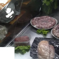 Salumi e carni fresche in salumeria