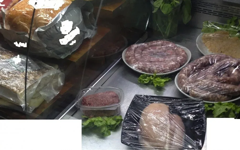 Salumi e carni fresche in salumeria