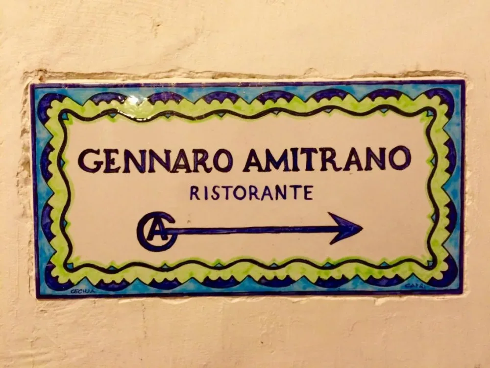 Ristorante Gennaro Amitrano, Maiolica Segnaletica