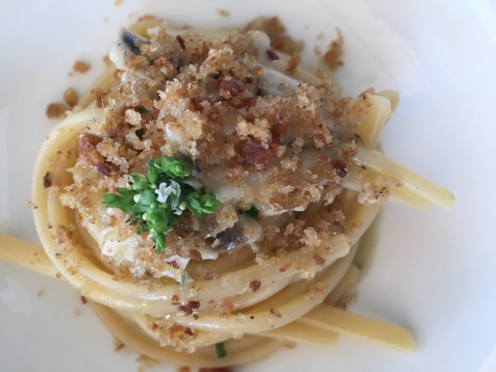 Olivo Capri Palace, linguine con alici e pane alla colatura