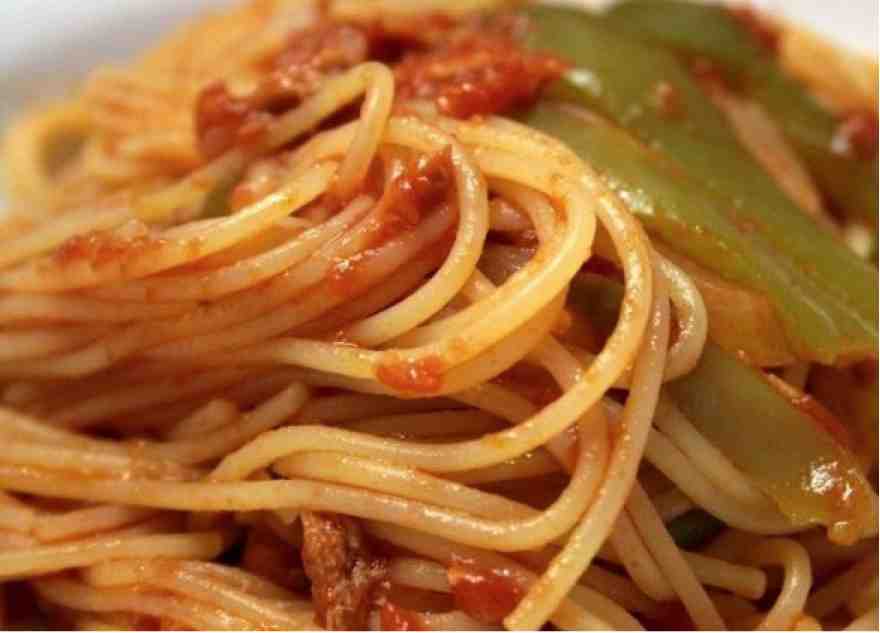 Spaghetti con tonno fresco e peperoni roggianesi