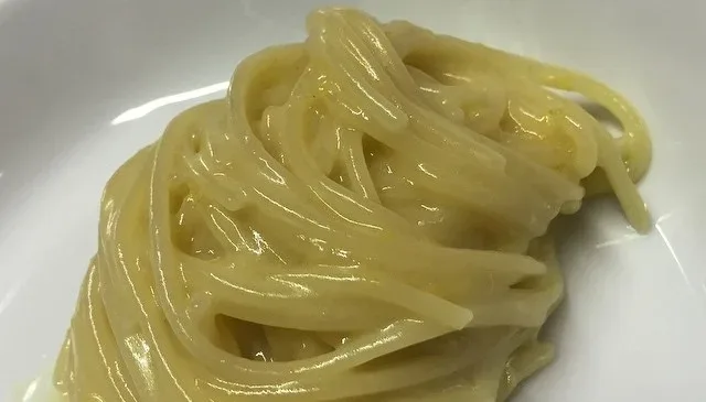 Spaghettini-con-acqua-di-limone-olio-e-provolone