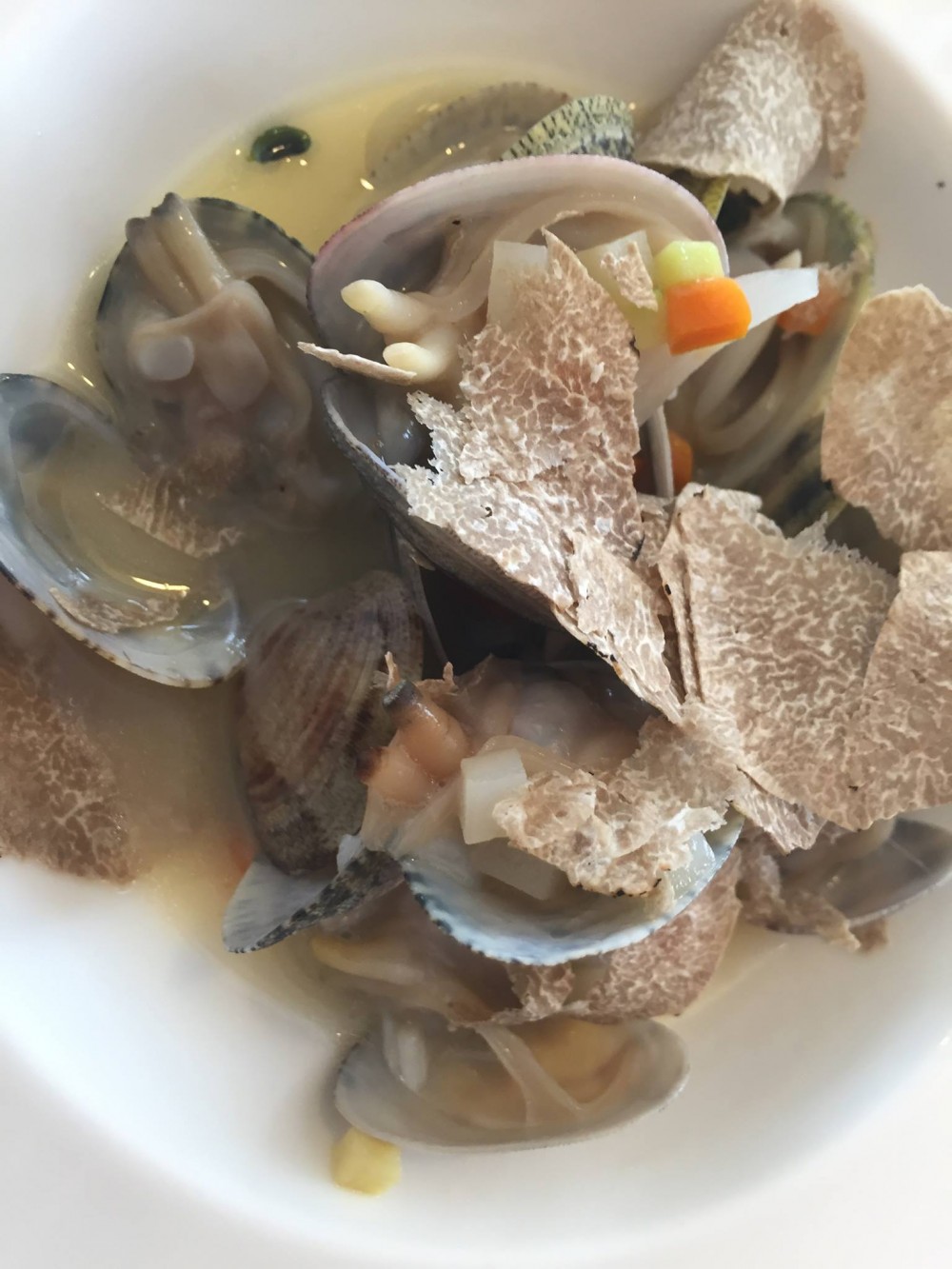 Tassa, vongole e tartufi bianchi