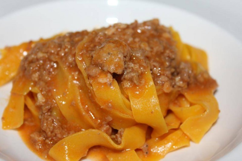 Come si fa il ragù alla bolognese? La ricetta ufficiale spiegata al New