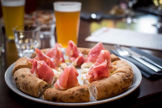 Berbere', Pizza prosciutto crudo san daniele, burrata, olio all’arancia, fior di latte