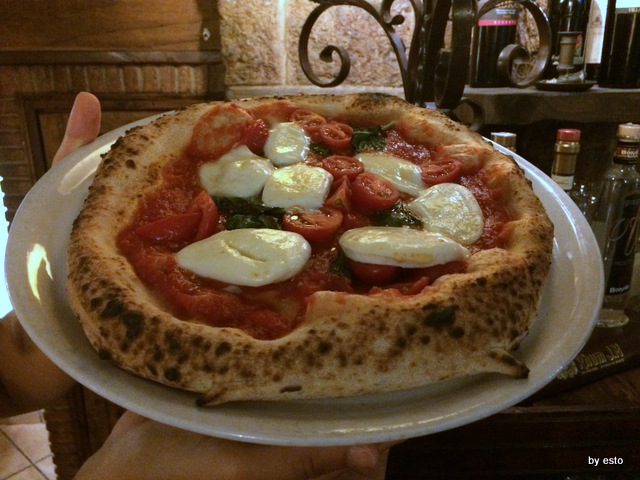 La Contrada Roberta Esposito Pizza Margherita con bufala