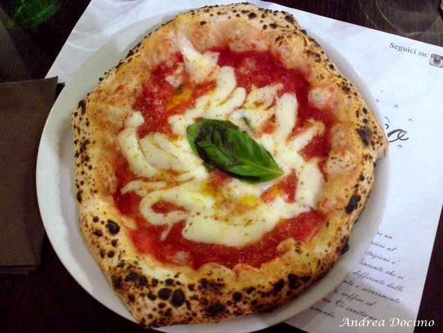 La classifica delle migliori pizzerie della provincia di Caserta. La pizza margherita della Pizzeria 2.0 di Carlo Sammarco ad Aversa