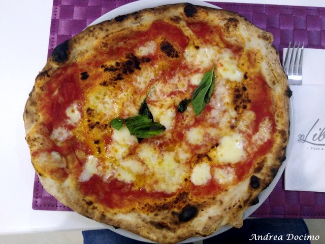 La classifica delle migliori pizzerie della provincia di Caserta. La pizza margherita di Libro's di Valentino Libro ad Aversa