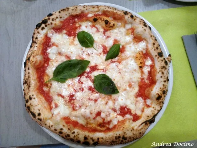 La classifica delle migliori pizzerie della provincia di Caserta. La pizza margherita di Pizzeria Elite di Pasqualino Rossi ad Alvignano
