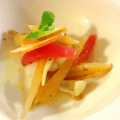 Pesce Briaco. Seppia, mela cipolla rossa e scorzonera