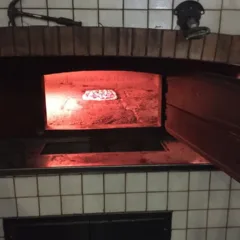 Pizzeria 'O Gemell, il forno per la pizza a metro e il pane