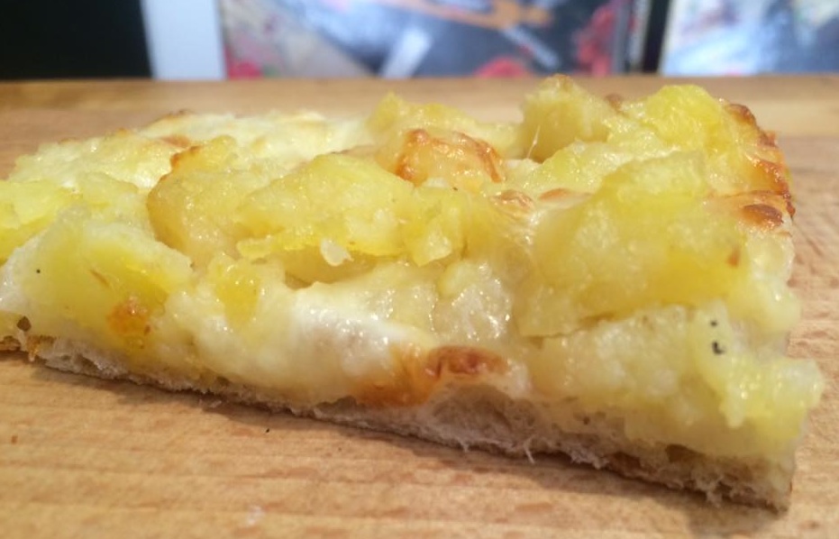 Pommidoro, pizza con patate e mozzarella