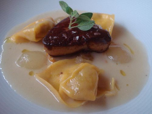Zuppa di uva con ravioli di fagianella, foie gras caldo d’oca e piccola composta di scalogni e arance, 2001 di Fabio Barbaglini