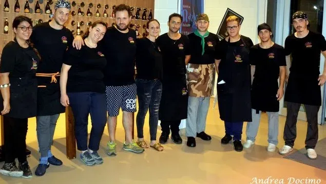Bifburger by Bifulco a San Giuseppe Vesuviano. Lo staff con Nando e Speranza Bifulco