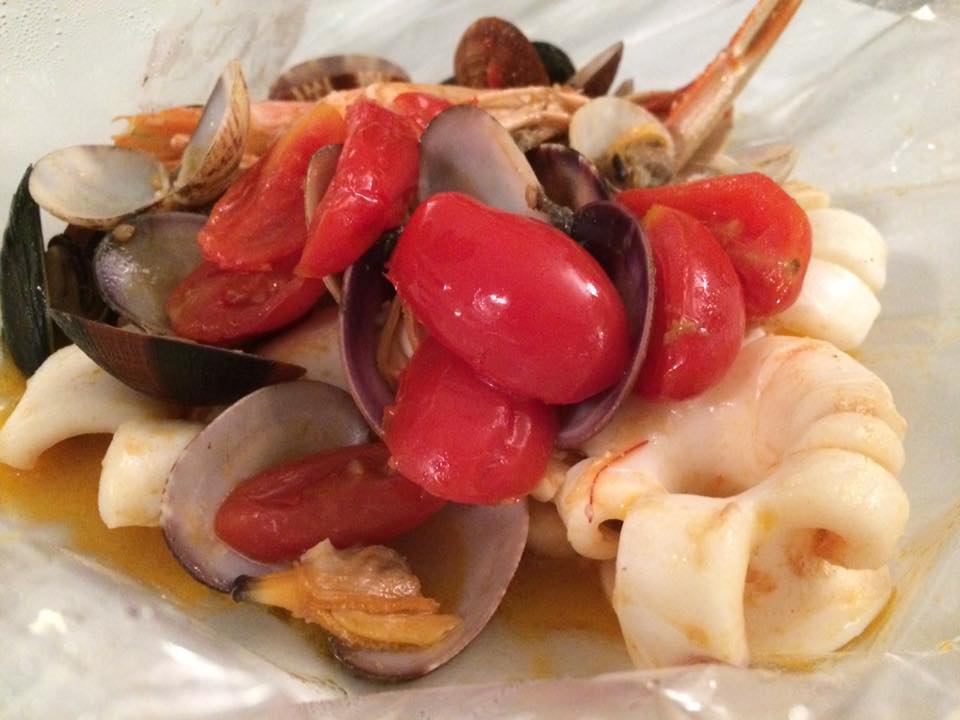 BACCO, zuppa di pesce al cartoccio