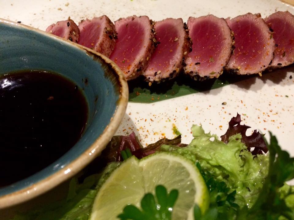 J JAPANESE, Tataki di tonno, Togarashi e sesamo nero